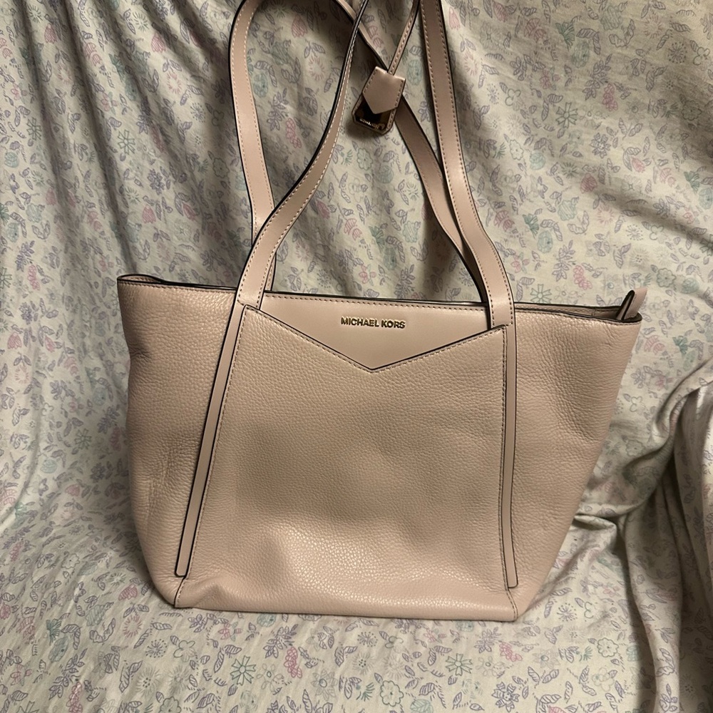 Michael Kors Cream Tote Bag with Structured Design
